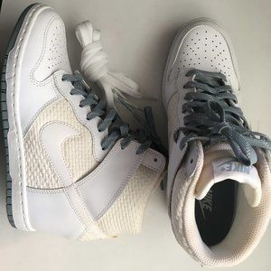 Dunk Sky Hi Essential (Women's)